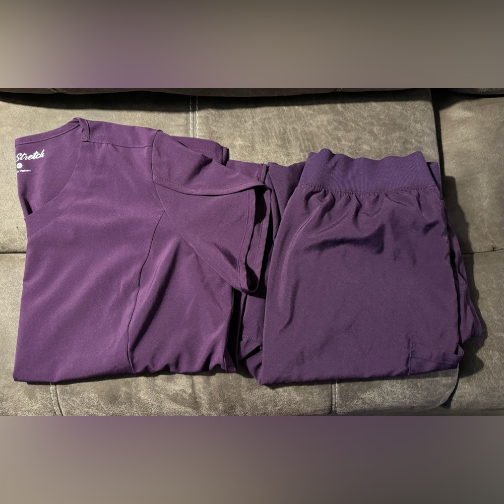 Easy Stretch Scrub Set Eggplant.